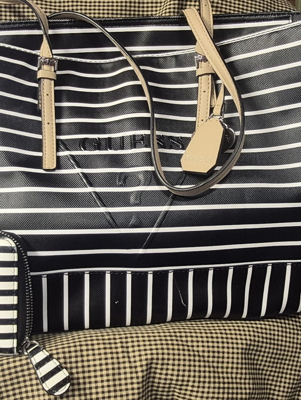 Guess Purse And Matching Wallet